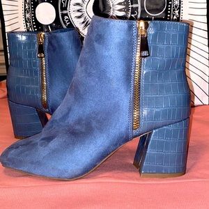 NWOT Womens Blue bootie Suede and Croc